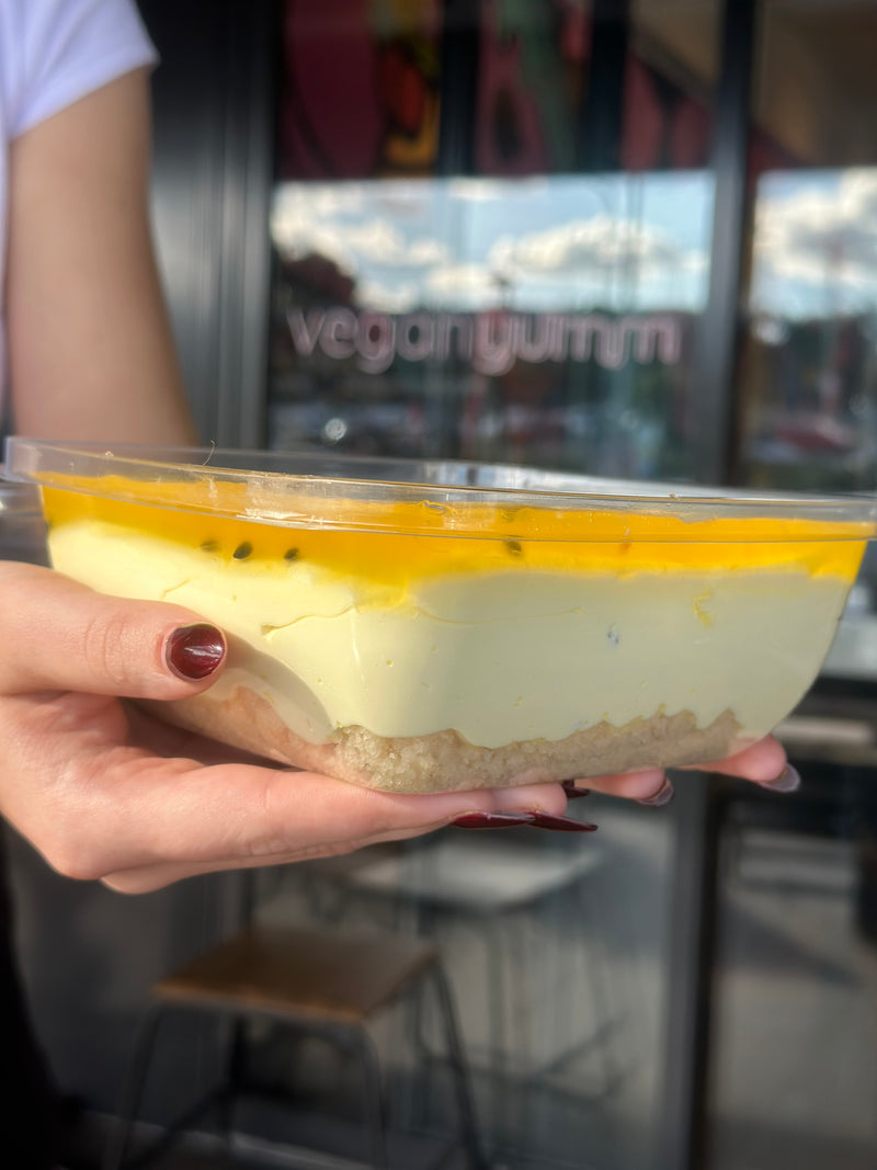 Passionfruit Parfait tub (family sized) - Image 3