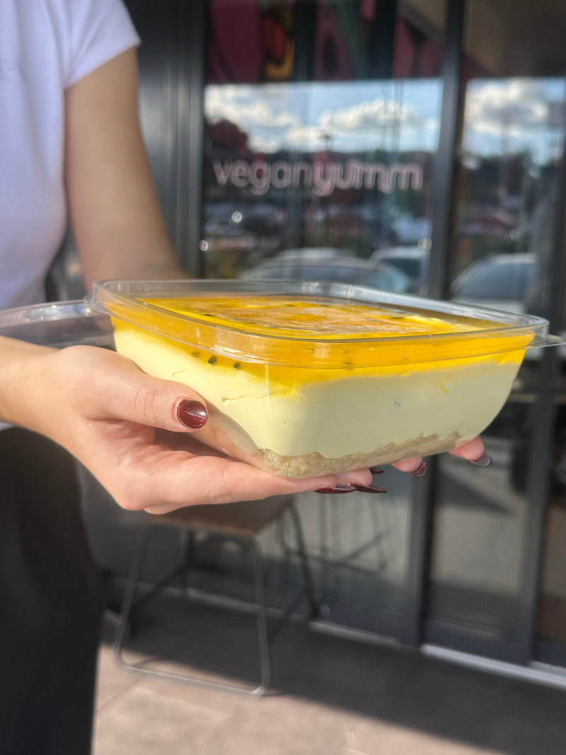 Passionfruit Parfait tub (family sized) - Image 1
