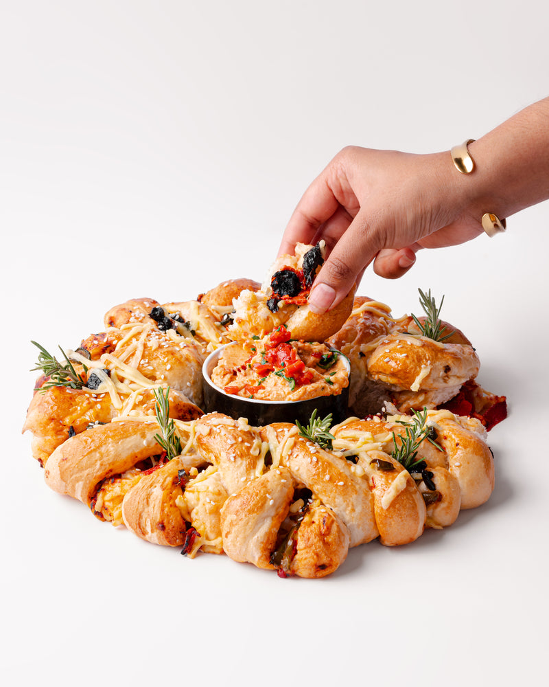 Pull-apart Savoury Wreath + dip - Image 1
